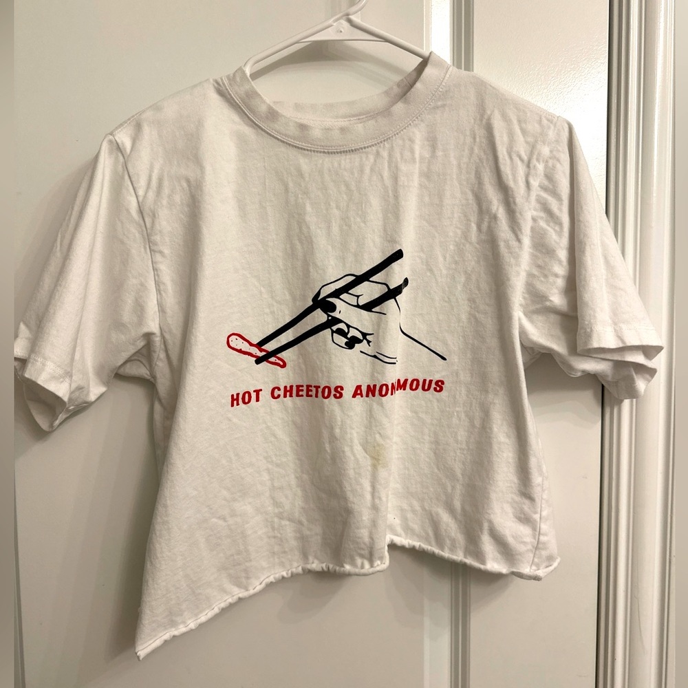 Vintage graphic hot Cheetos tee 
white crop top tee 
Size: small